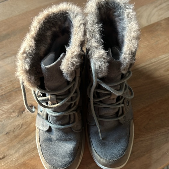 Sorel Snow Boots - Picture 3 of 8
